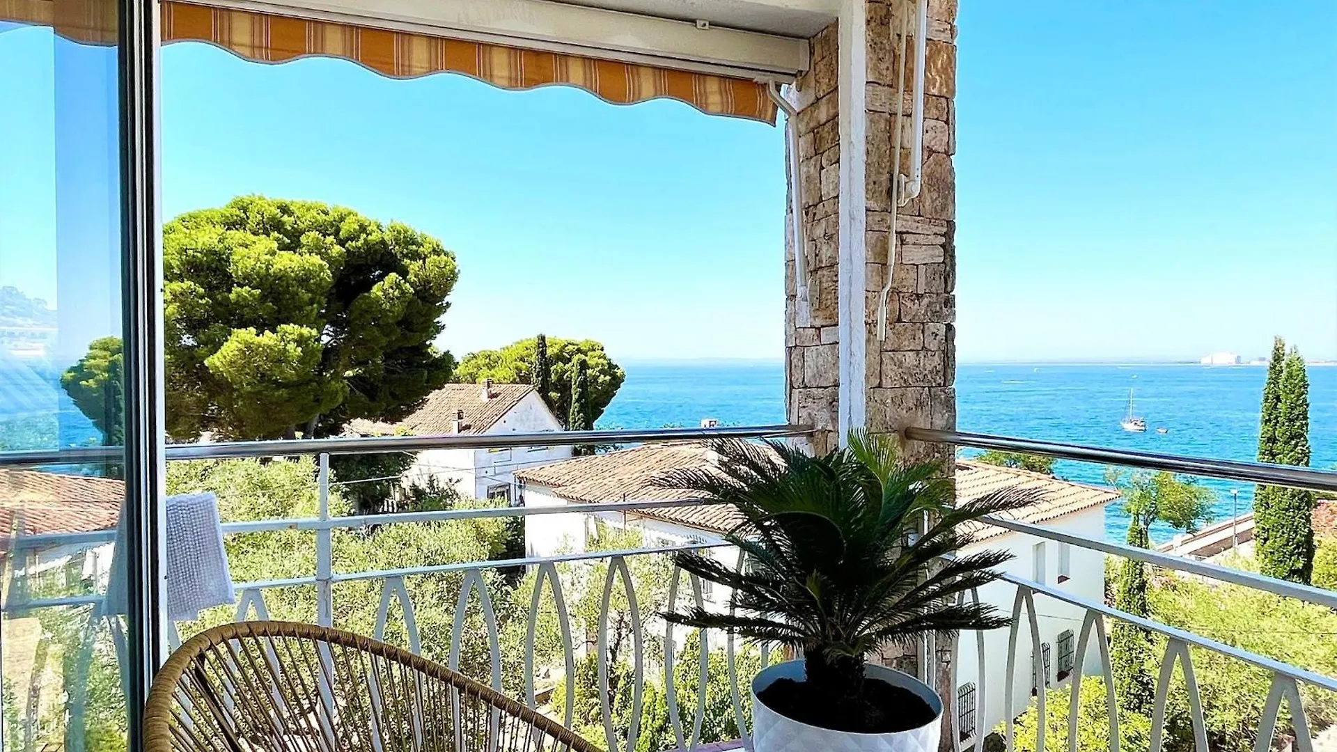 Central Apartment In Nature Rosas