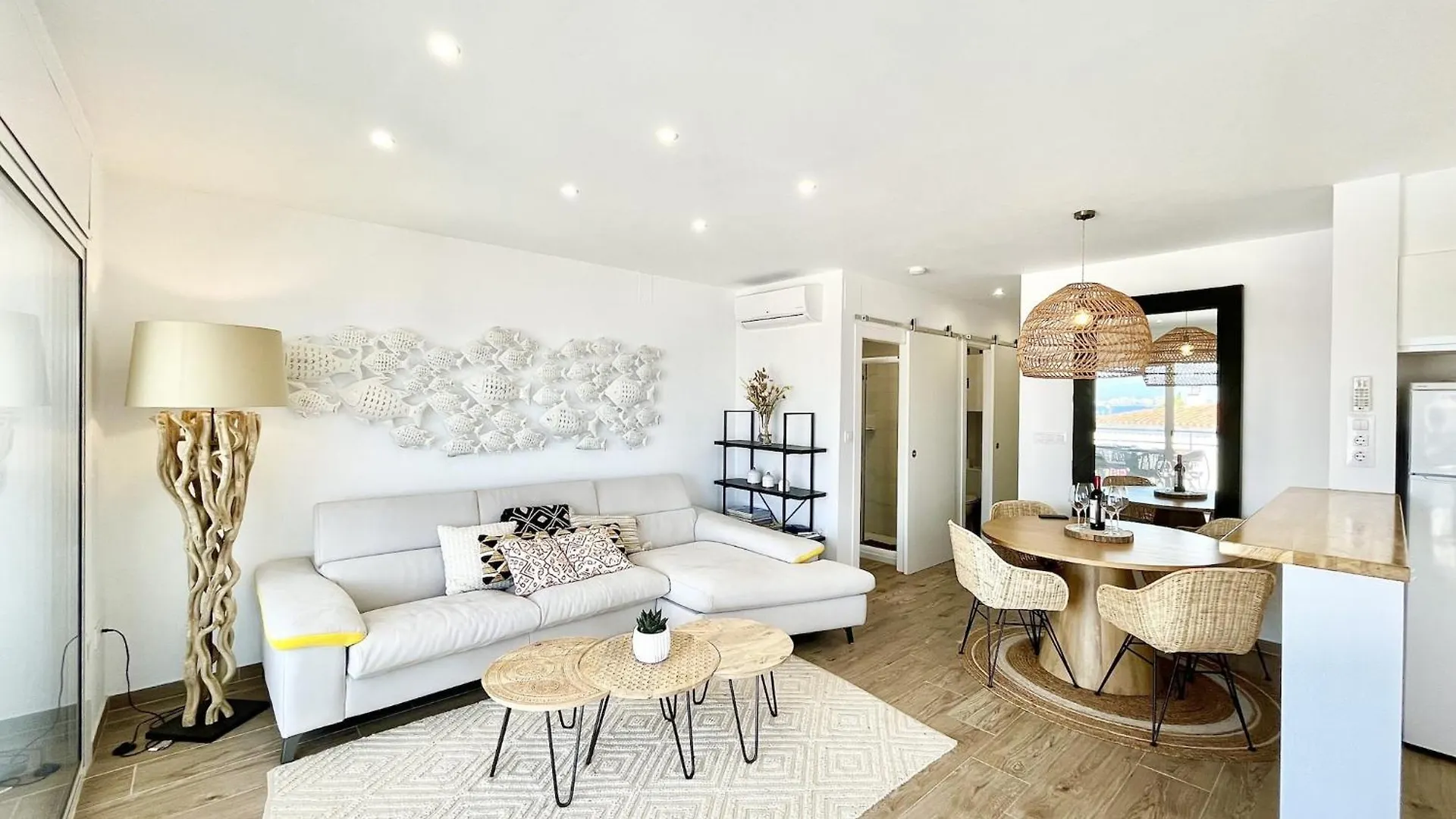 Central Apartment In Nature Roses