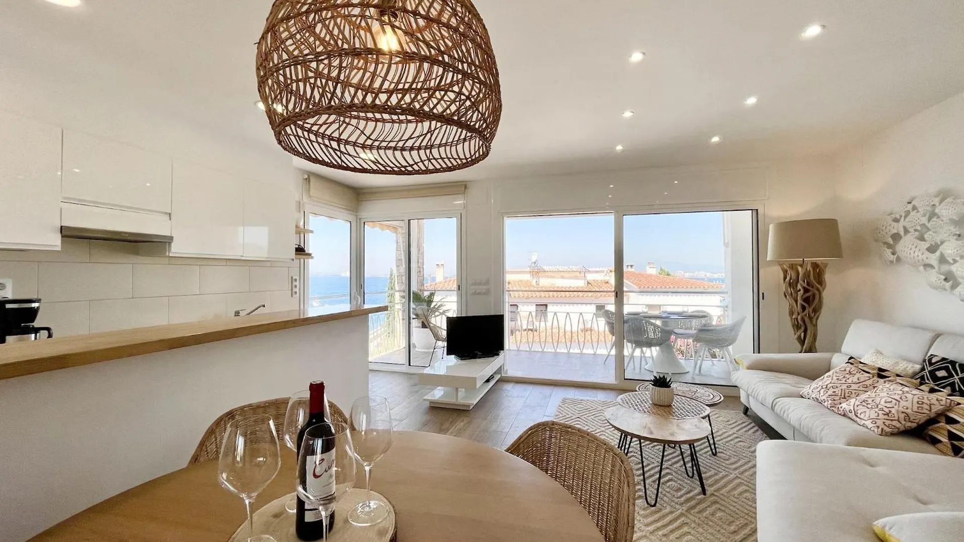 Central Apartment In Nature Roses Spain