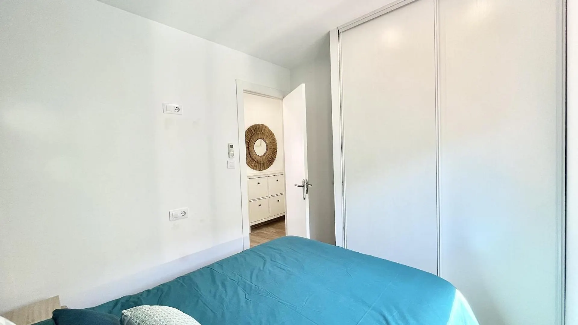 Central Apartment In Nature Roses 0*,  Spain