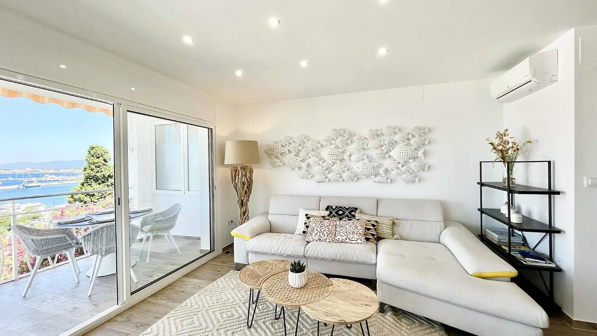 Central Apartment In Nature Roses 0*,  Spain